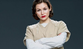 Lorna Morello Muccio (Yael Stone)